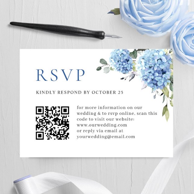 Elegante Watercolor Blue Hydrangea Wedding QR Code RSVP Karte (Von Creator hochgeladen)