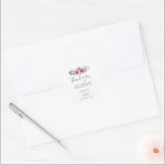 Elegante Watercolor Blume Hochzeit Dankeschön Clas Runder Aufkleber<br><div class="desc">Moderne rustikale elegante Aquarell Blume Hochzeit danke Ihnen Aufkleber,  mit Dankeschön Nachricht. Diese Hochzeitsdanken sind die perfekte Art,  Ihren Hochzeitsgästen "Danke" zu sagen. Fügen Sie Ihre Namen und das Hochzeitdatum hinzu und Sie können den Text "Danke" ändern.</div>