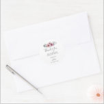 Elegante Watercolor Blume Hochzeit Dankeschön Clas Runder Aufkleber<br><div class="desc">Moderne rustikale elegante Aquarell Blume Hochzeit danke Ihnen Aufkleber,  mit Dankeschön Nachricht. Diese Hochzeitsdanken sind die perfekte Art,  Ihren Hochzeitsgästen "Danke" zu sagen. Fügen Sie Ihre Namen und das Hochzeitdatum hinzu und Sie können den Text "Danke" ändern.</div>