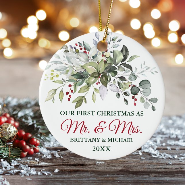 Elegante Watercolor Grüne Berries Weihnachten Keramik Ornament (Personalized Mr. & Mrs. Christmas Ornament)