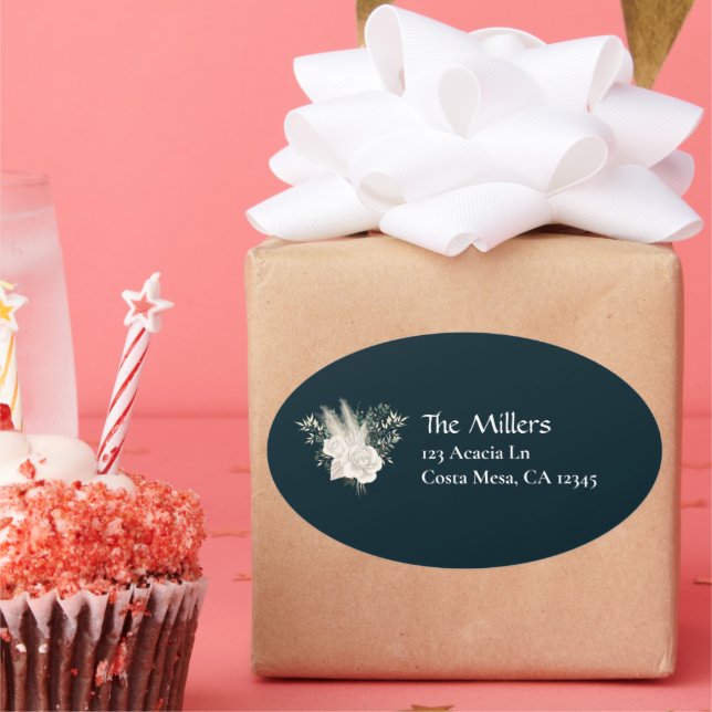 Elegante Wedding White Roses Rücksendeadresse Ovaler Aufkleber (Party)