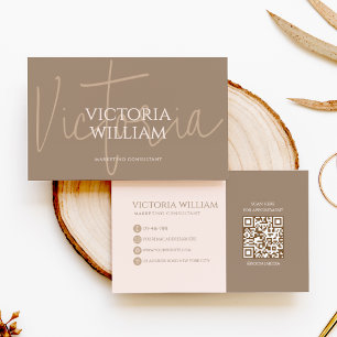 Elegante, weiche, neutrale Beige-Script-QR-Code Visitenkarte