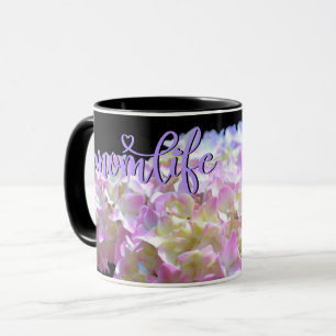 Elegante weiche, rosa, gelbe, blühende Hydrangeas Tasse
