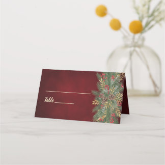 Elegante Weihnachts-Hochzeit mit rotem Samt und Bo Platzkarte