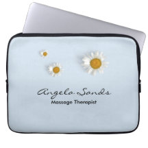 Elegante weiße Gänseblümchen blau