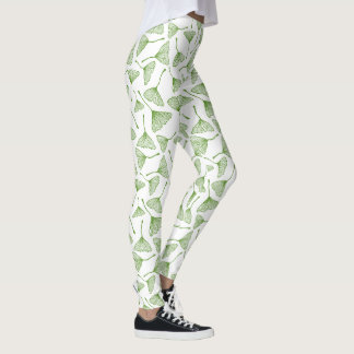 Elegante weiße Leggings mit grünem Ginkoblatt