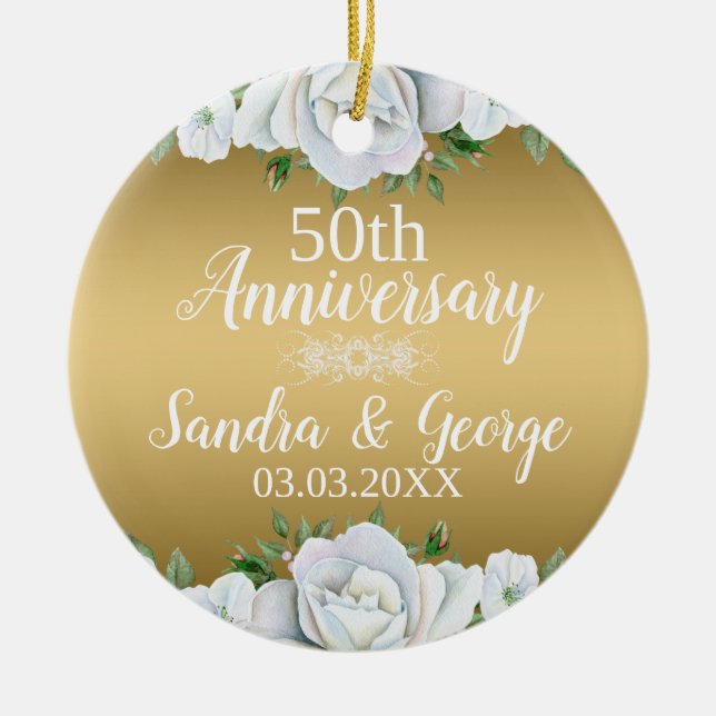 Elegante weiße Rosen über Gold Hintergrund Keramik Ornament (Vorne)