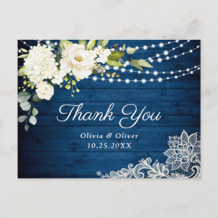 Elegante weiße Rosen und Spitze rustikales Holz Da Postkarte