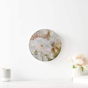 Elegante weiße Rosenblumen Botanisches Naturfoto Runde Wanduhr