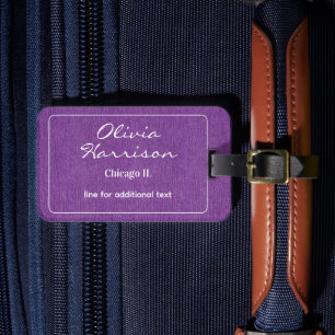 Elegante weiße Schrift auf violettem Denimdruck Gepäckanhänger
