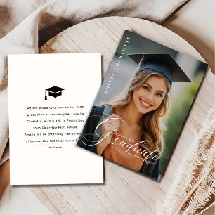Elegante weiße Schrift-Overlay-Abschlussfoto Ankündigung