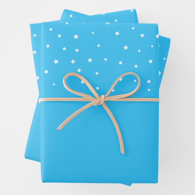 Elegante weiße Sterne auf Pastellblau Geschenkpapier Set (Beispiel)
