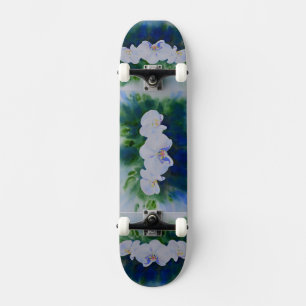 Elegante, weiße tropische Boho-Orchideen Skateboard
