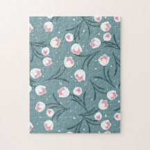 Elegante weiße Tulips auf pastellgrünem Muster