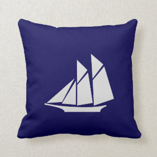 Elegante weiße Yacht auf Navy Blau Kissen