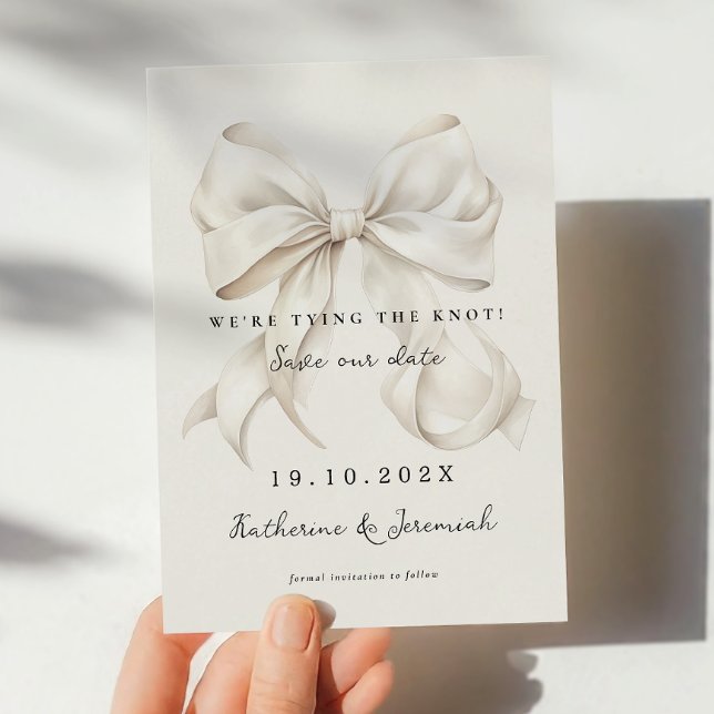 Elegante White Bow Save the Date Card (Von Creator hochgeladen)