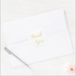 Elegante White Gold Gastgeschenke Hochzeit Vielen  Runder Aufkleber<br><div class="desc">Maßgeschneiderte,  personalisierte,  elegante Typografie,  weiß und goldgelb,  Script danke Ihnen klassischen Rundaufkleber. Ein eleganter Dankeschön-Aufkleber für die Abdichtung Ihrer Gastgeschenke für Hochzeiten,  Jubiläumsfeiern,  Empfang,  Feiern,  Geburtstag,  Brautparty,  Babydusche,  Feiertage,  oder jeden anderen besondere Anlass.</div>
