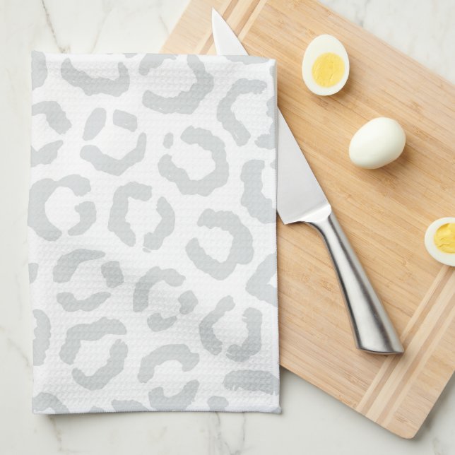 Elegante White Gray Leopard Cheetah Animal Print Geschirrtuch (Viertel Falte)