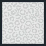Elegante White Gray Leopard Cheetah Animal Print Künstlicher Leinwanddruck<br><div class="desc">Dieses elegante Chic-Muster ist perfekt für die trendige und stilvolle Mode. Es zeichnet sich durch ein handgezeichnet, weißes und graues Leopardenmuster aus. Es ist modern, einfach und niedlich. ***WICHTIGE HINWEIS FÜR DESIGN: Für individuelle Designanfragen, wie z.B. passende Produktanfragen, Farbänderungen, Platzierungsänderungen oder andere Änderungswünsche, klicken Sie bitte auf den Button "MESSAGE"...</div>
