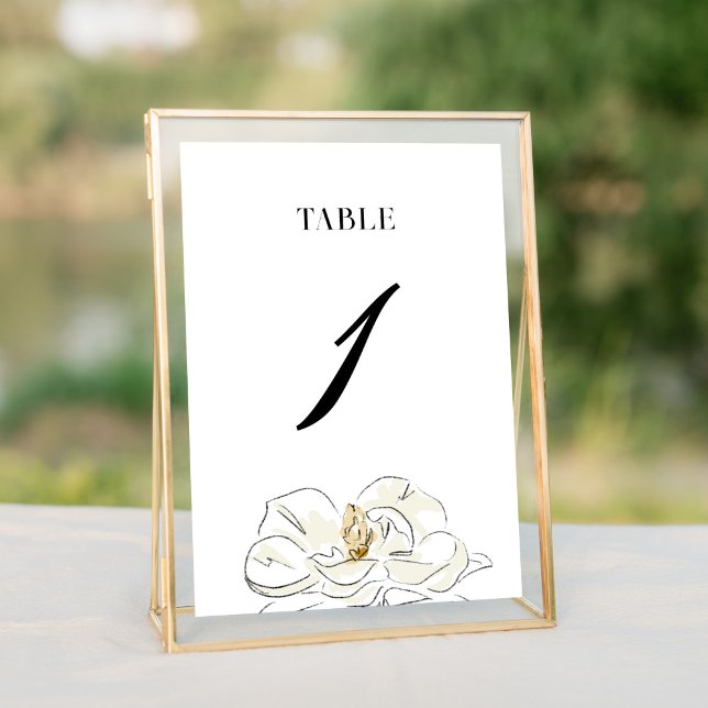 Elegante White Magnolia Wedding Tischnummer (Elegant Southern-inspired white magnolia illustration wedding table number cards.)