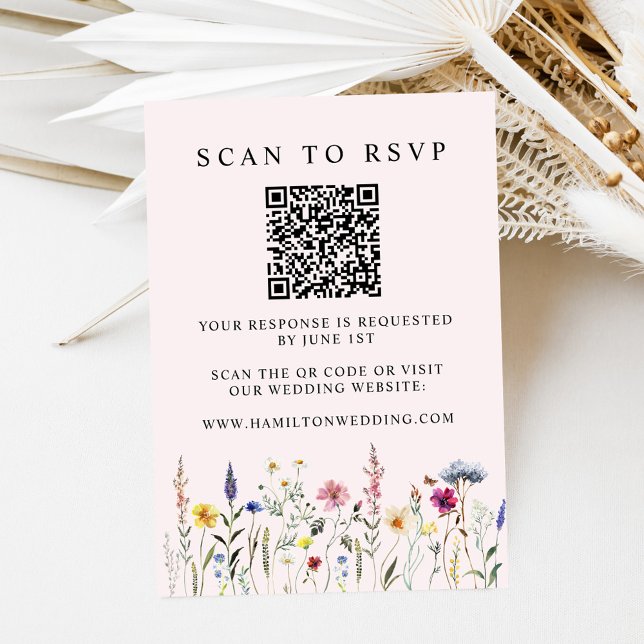 Elegante Wildblume Blush Pink QR Code Wedding RSVP Begleitkarte (Von Creator hochgeladen)