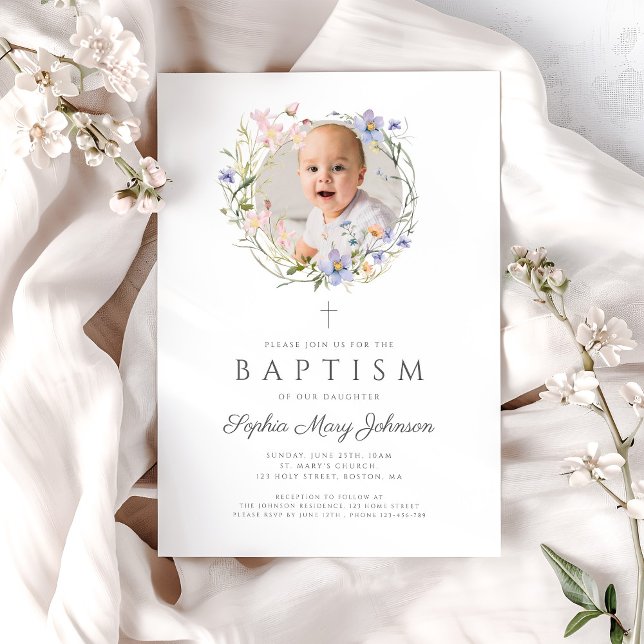 Elegante Wildblumen Wreath Foto Taufe Einladung (Elegant Wildflowers Wreath Photo Baptism Invitation)