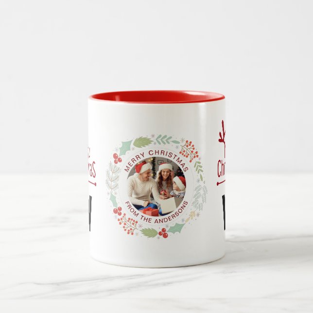 Elegante Wreath Christmas Foto Family Monogram Zweifarbige Tasse (Mittel)
