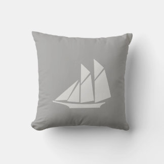 Elegante Yacht auf Light Gray Kissen