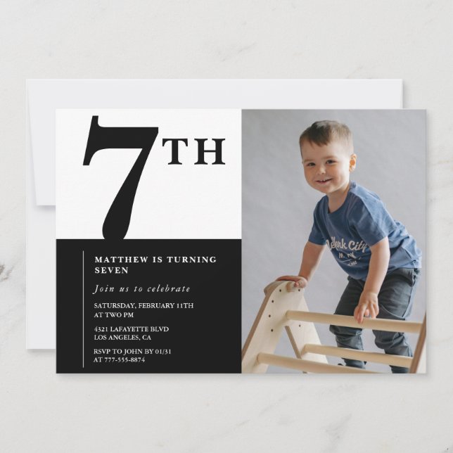Eleganter 7. Geburtstag Einladung Black Chic Moder (Vorderseite)