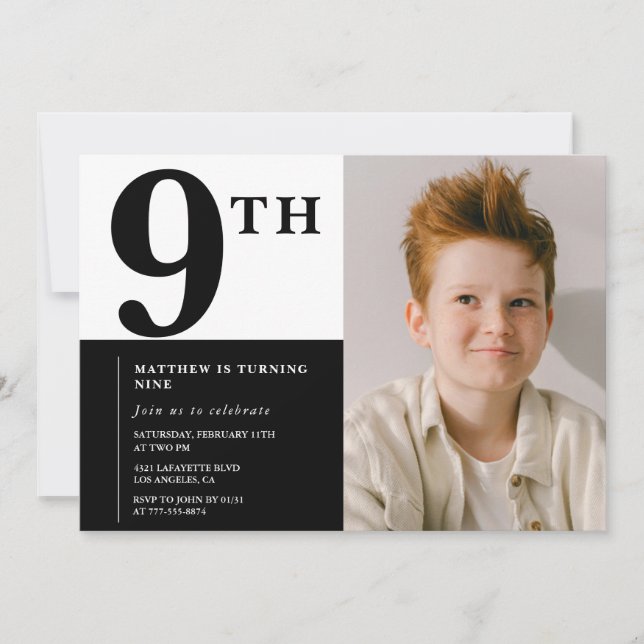 Eleganter 9. Geburtstag Einladung Black Chic Moder (Vorderseite)