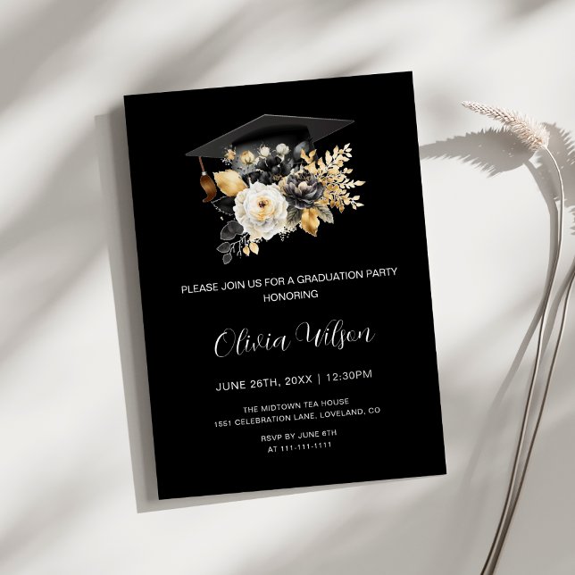 Eleganter Abschluss für Schwarz-weiße und goldene  Einladung (Elegant Black White and Gold Flowers Graduation Party Invitation)