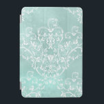 Eleganter Aquamariner und weißer Damast iPad Mini Hülle<br><div class="desc">Weiße Damast filigrane und blumengeschmückte Muster auf weichem,  pastellfarbenem,  aquamarinem Hintergrund.</div>