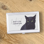 Eleganter Black Cat Monogram Pet Visitenkarten Dose<br><div class="desc">Purfect Business Card Case für eine katzenbasierte Geschäftsperson. Fügen Sie einfach Ihren Namen und Ihre Initialen hinzu. Design inspiriert von meiner schwarzen Katze,  die ich sehr viel Liebe.</div>