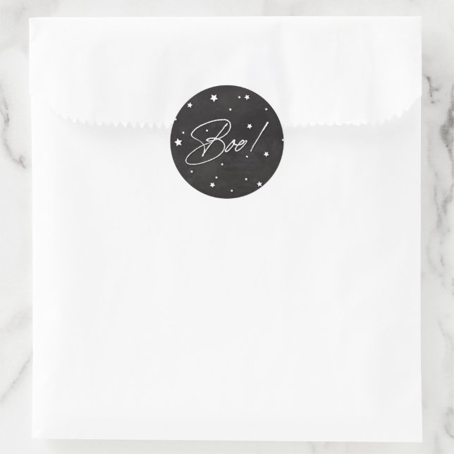 Eleganter Black+White Scattered Stars Boo! Hallowe Runder Aufkleber (Tasche)