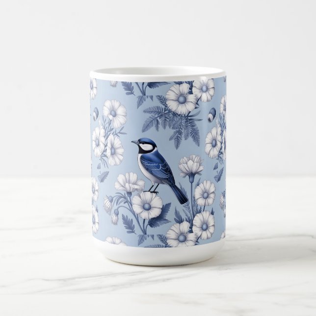 Eleganter blauer Vogel und weißes Blumenmuster Kaffeetasse (Mittel)