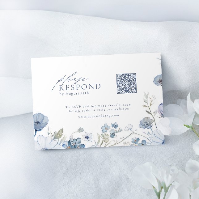 Eleganter Blaustich-Wildblumen-Hochzeits-QR-Code  RSVP Karte (Dusty Blue Elegant Wildflower Wedding QR code RSVP Card)