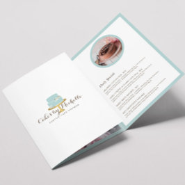 Eleganter Blue Cake mit Florals Bäckerei Broschüre