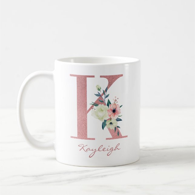 Eleganter Blumenbrief K Pink und Ivory Bouquet Kaffeetasse (Links)