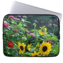 Eleganter Blumengarten Sonnenblumen zinnias daisis Laptopschutzhülle