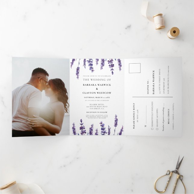 Eleganter Blumenlavender Alles in einer Hochzeit Dreifach Gefaltete Einladung (Innenseite)