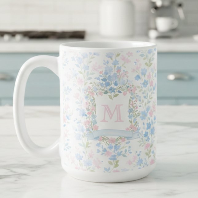 Eleganter Blumenmonogramm-Personalisierter Becher Kaffeetasse (elegant preppy girly floral grandmillennial family crest monogram personalized mug)