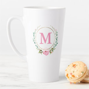 Eleganter Blumenreath mit rosa Monogramm und Rose Milchtasse
