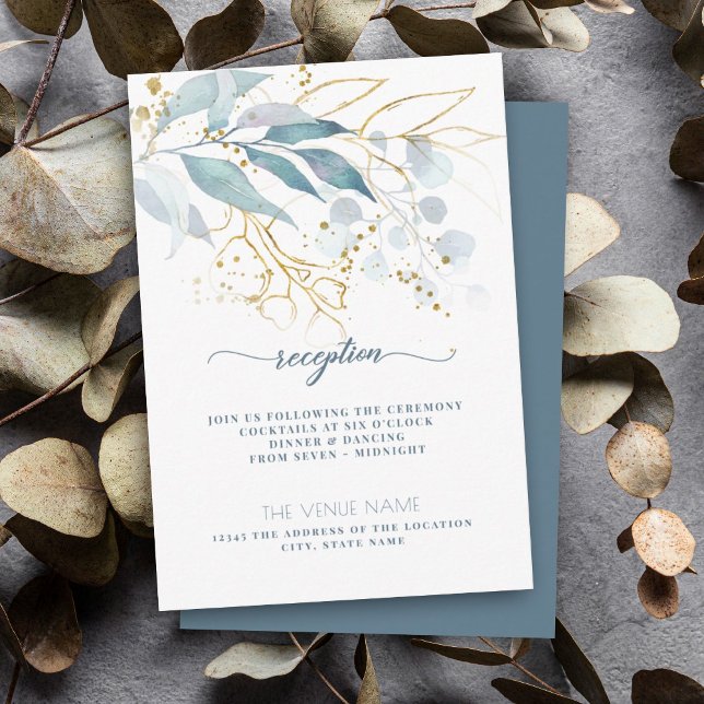 Eleganter Blumenstrauß Wasserfarbener Tusty Blue G Begleitkarte (Elegant dusty blue greenery with gold accent makes the perfect reception card for your boho wedding)