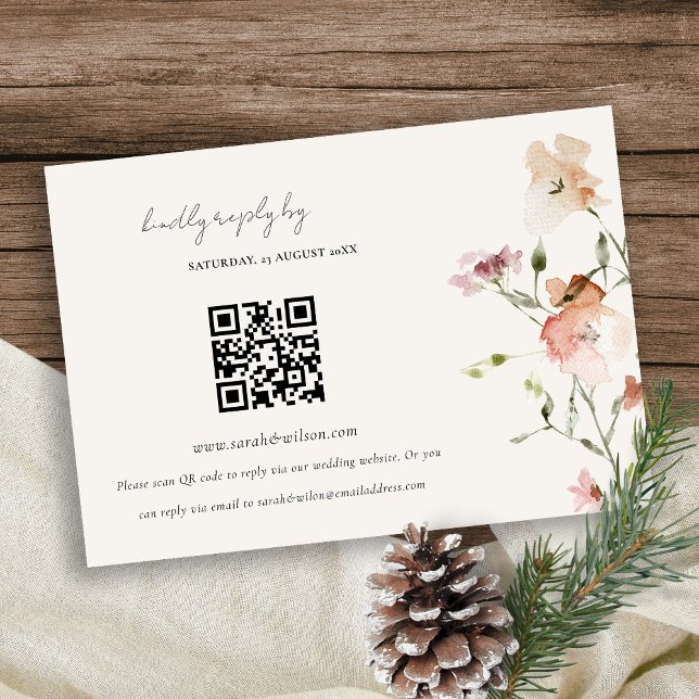 Eleganter Blush Meadow Floral Wedding RSVP QR Code Begleitkarte (Von Creator hochgeladen)