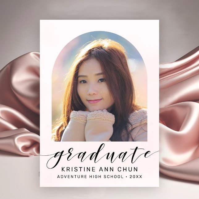 Eleganter Blush Pink Arch 2025 Foto Abschluss Ankündigung (Blush Pink Black Photo Graduation Announcement)