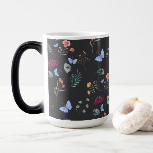 Eleganter Botanischer Garten-Kaffee mit Blumen und Verwandlungstasse