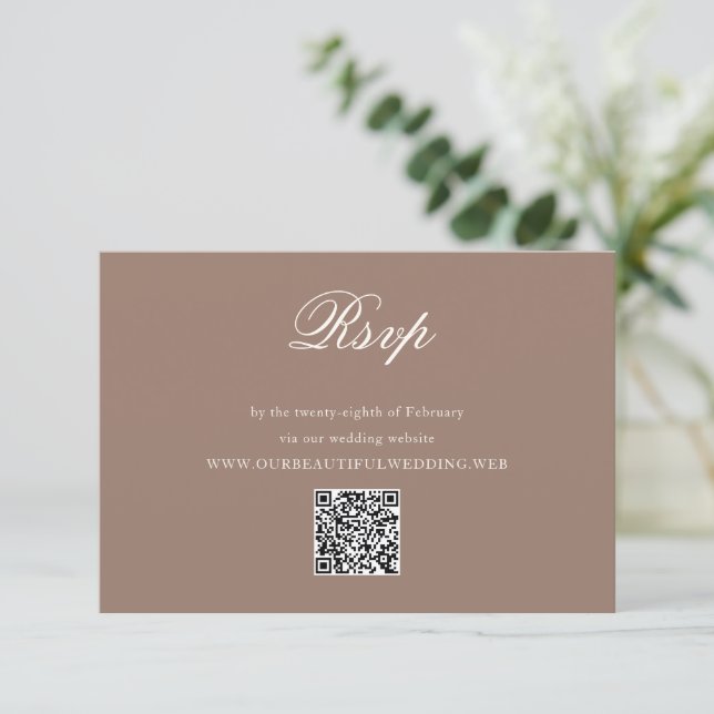 Eleganter Brauner Romantischer QR-Code-Hochzeit RSVP Karte (Stehend Vorderseite)