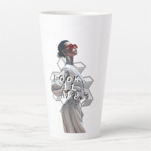 Eleganter Cyborg in weißer futuristischer Mode Milchtasse