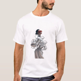 Eleganter Cyborg in weißer futuristischer Mode T-Shirt