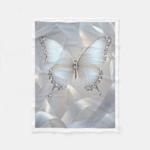 Eleganter Diamant-Kristall-Schmetterling auf weiße Fleecedecke